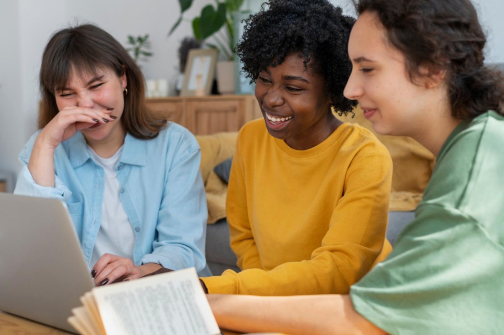 Seminarraum mit Teilnehmern bei interaktiver Budgetplanung